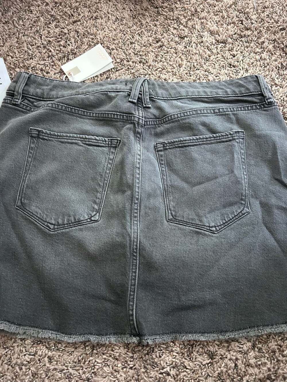 NWT Good American Raw Hem Denim Skirt Black352 Size 14/32 (MSRP $129) - Picture 3 of 4